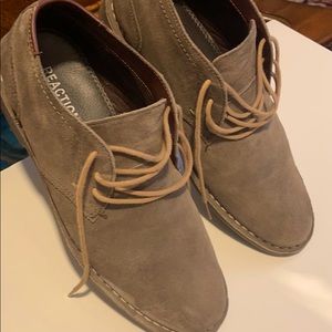Kenneth Cole light brown Chukka boots